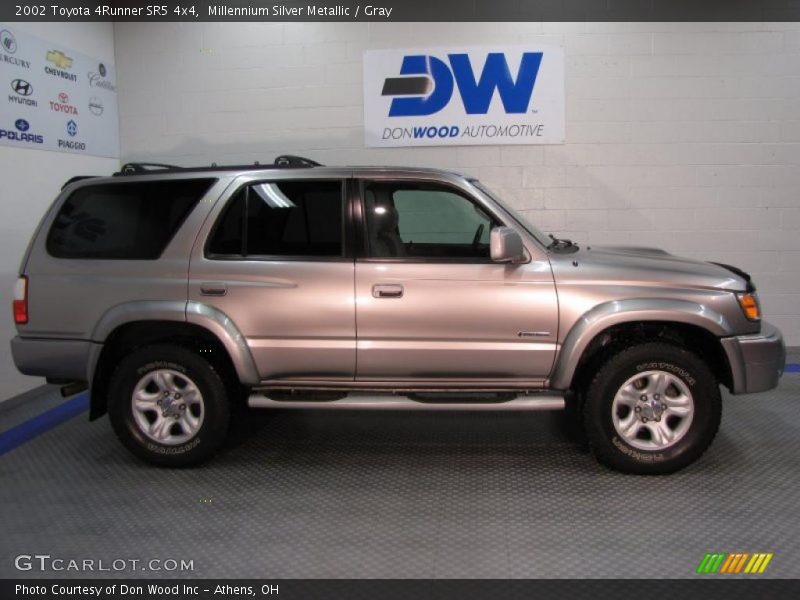 Millennium Silver Metallic / Gray 2002 Toyota 4Runner SR5 4x4
