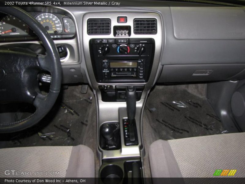 Millennium Silver Metallic / Gray 2002 Toyota 4Runner SR5 4x4