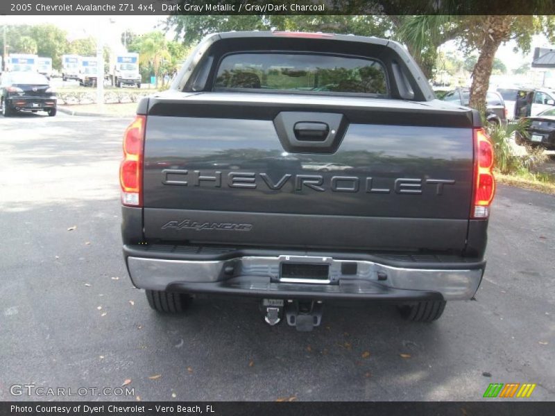 Dark Gray Metallic / Gray/Dark Charcoal 2005 Chevrolet Avalanche Z71 4x4