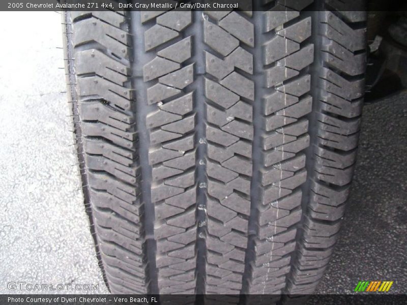Dark Gray Metallic / Gray/Dark Charcoal 2005 Chevrolet Avalanche Z71 4x4