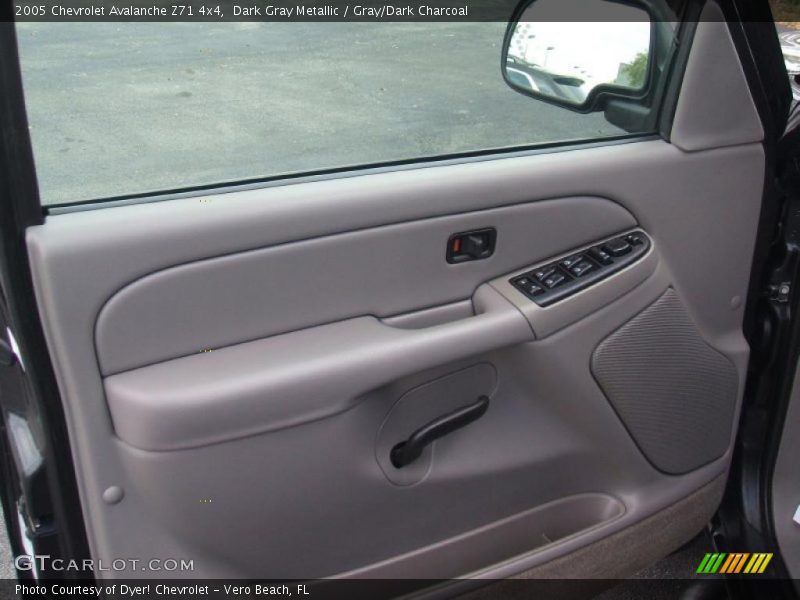 Dark Gray Metallic / Gray/Dark Charcoal 2005 Chevrolet Avalanche Z71 4x4