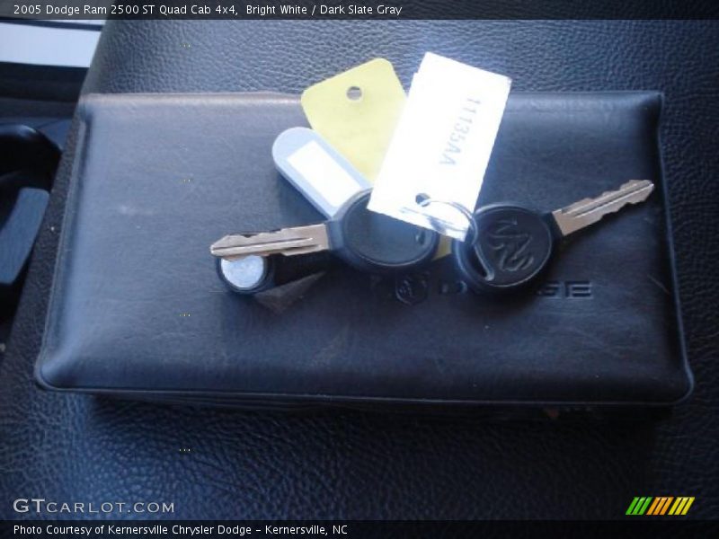 Bright White / Dark Slate Gray 2005 Dodge Ram 2500 ST Quad Cab 4x4