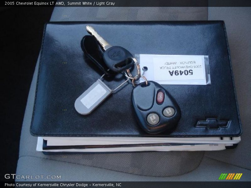 Summit White / Light Gray 2005 Chevrolet Equinox LT AWD