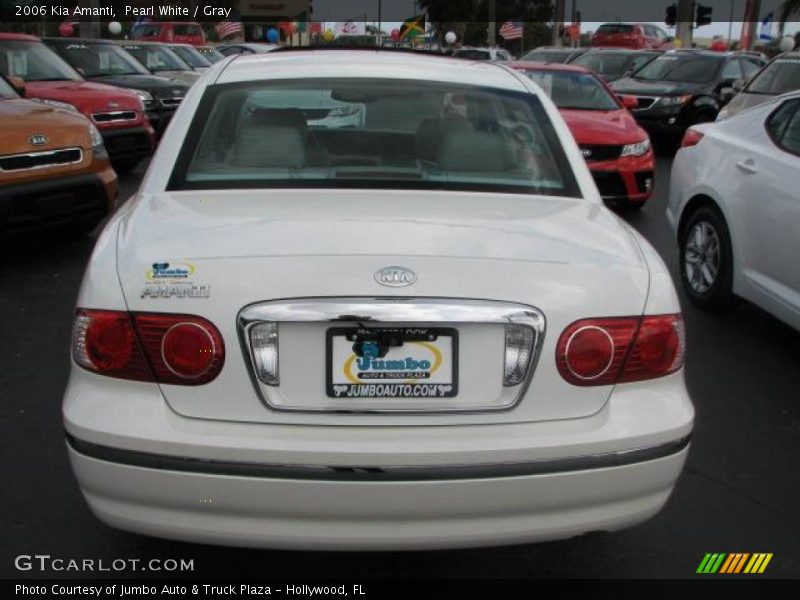 Pearl White / Gray 2006 Kia Amanti