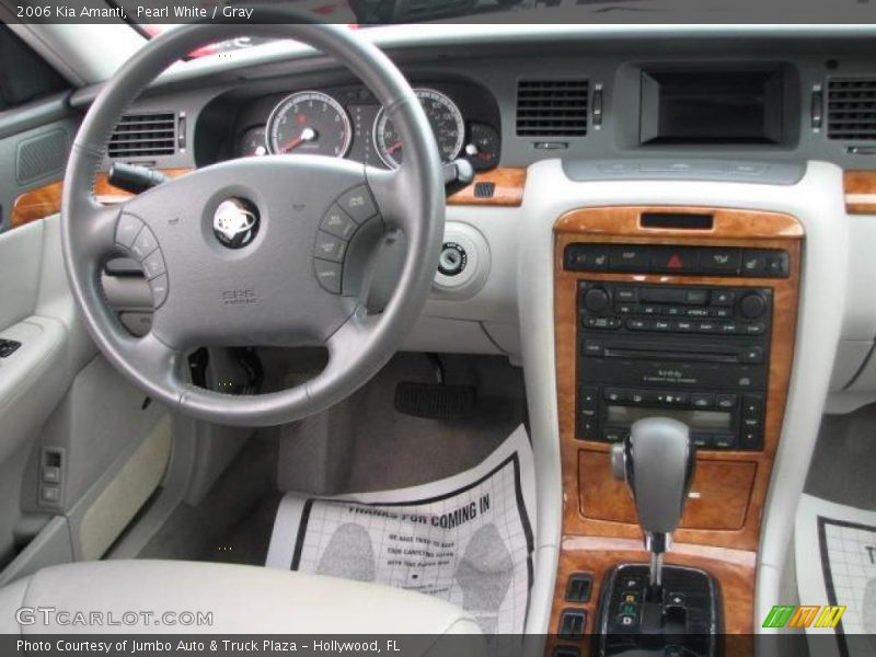Dashboard of 2006 Amanti 