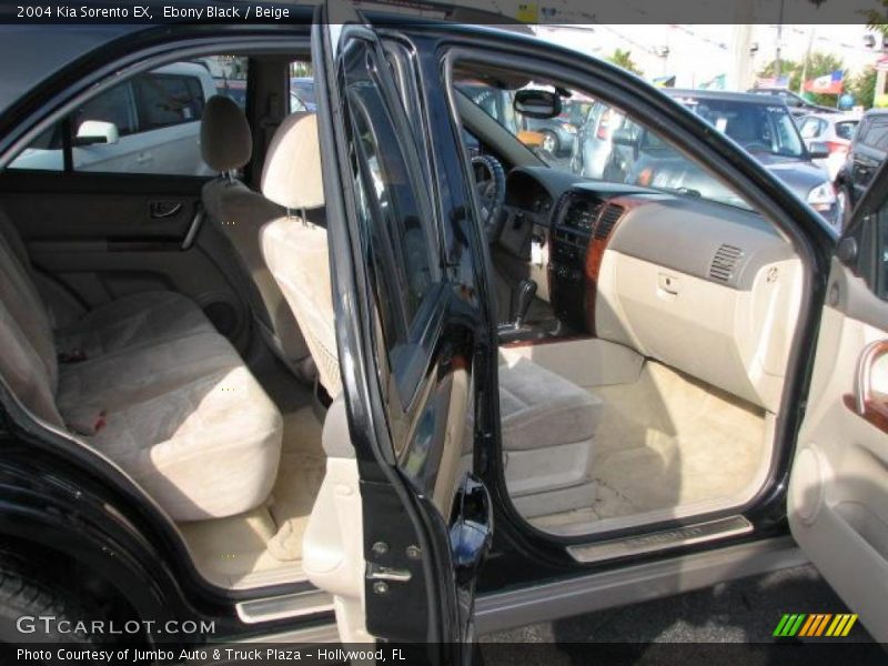 Ebony Black / Beige 2004 Kia Sorento EX