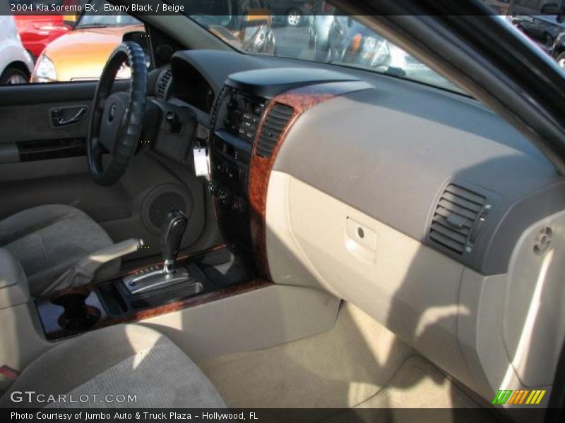 Ebony Black / Beige 2004 Kia Sorento EX