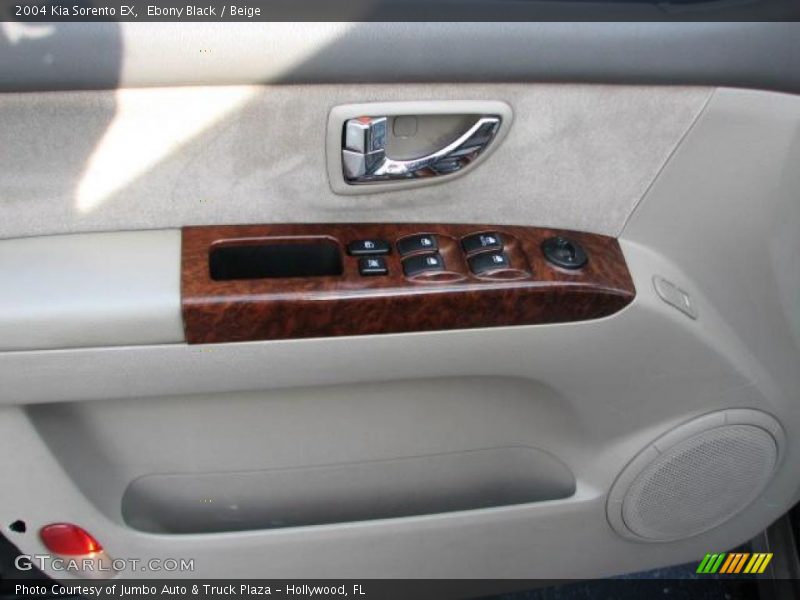 Ebony Black / Beige 2004 Kia Sorento EX