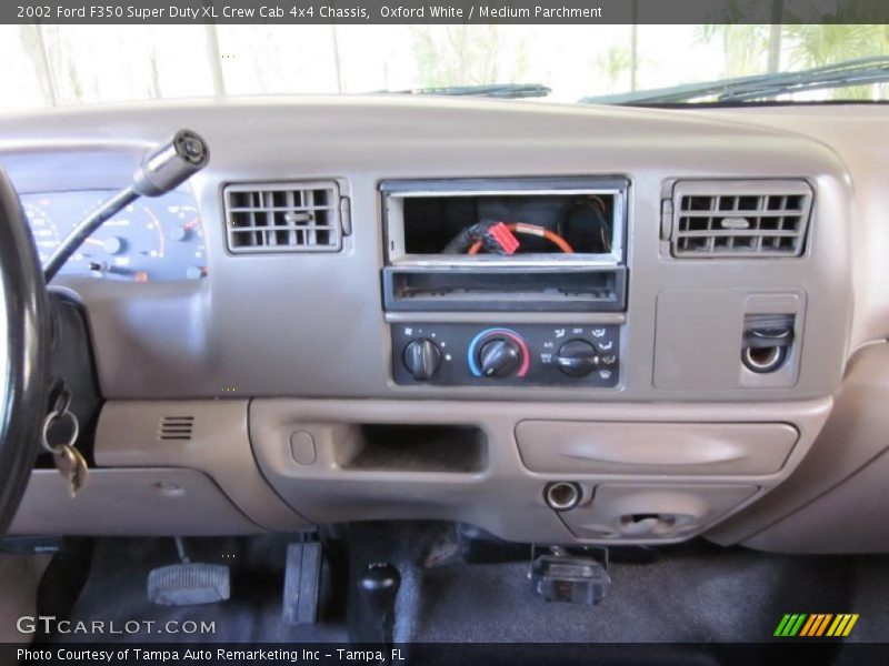 Oxford White / Medium Parchment 2002 Ford F350 Super Duty XL Crew Cab 4x4 Chassis