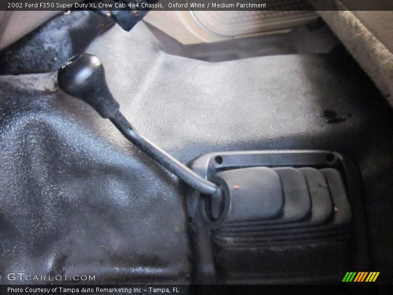 Oxford White / Medium Parchment 2002 Ford F350 Super Duty XL Crew Cab 4x4 Chassis
