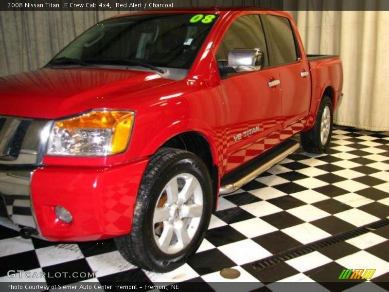 Red Alert / Charcoal 2008 Nissan Titan LE Crew Cab 4x4