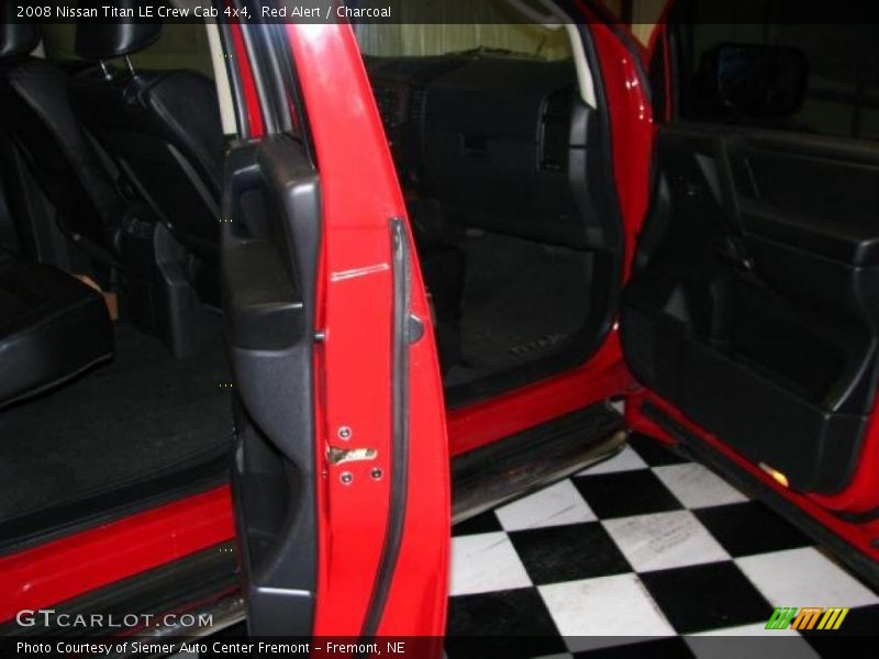 Red Alert / Charcoal 2008 Nissan Titan LE Crew Cab 4x4