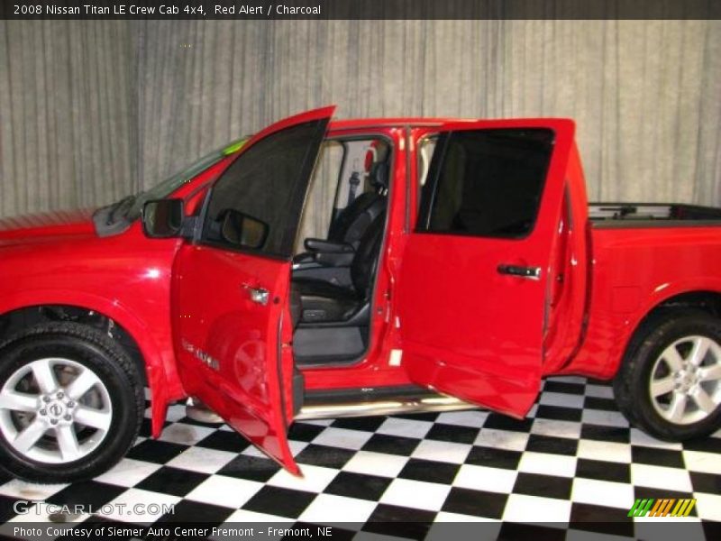 Red Alert / Charcoal 2008 Nissan Titan LE Crew Cab 4x4