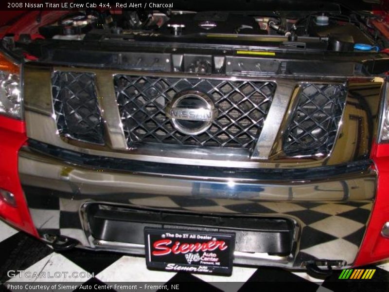 Red Alert / Charcoal 2008 Nissan Titan LE Crew Cab 4x4