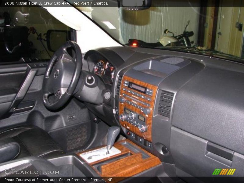 Red Alert / Charcoal 2008 Nissan Titan LE Crew Cab 4x4