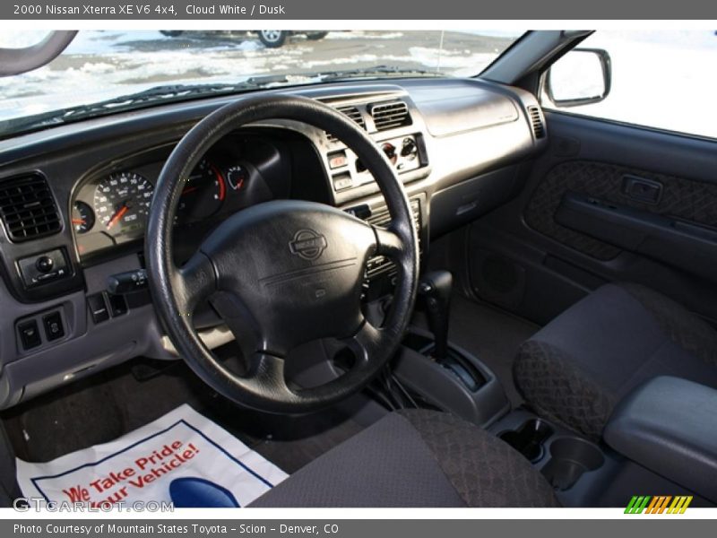 Cloud White / Dusk 2000 Nissan Xterra XE V6 4x4