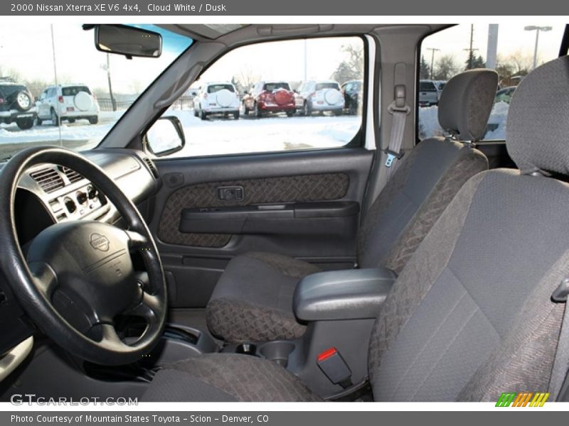 Cloud White / Dusk 2000 Nissan Xterra XE V6 4x4