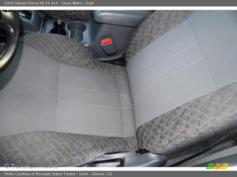Cloud White / Dusk 2000 Nissan Xterra XE V6 4x4