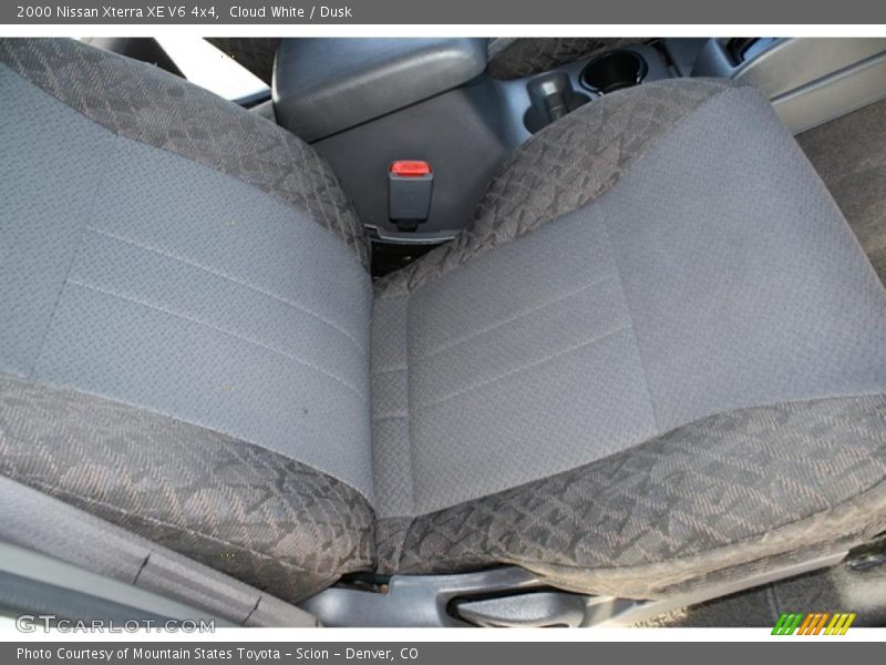 Cloud White / Dusk 2000 Nissan Xterra XE V6 4x4