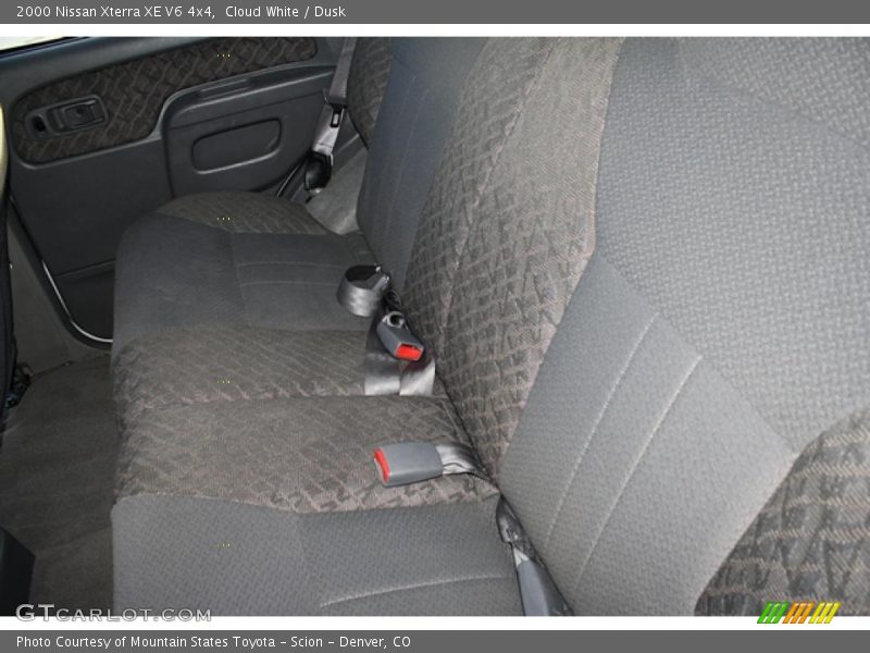 Cloud White / Dusk 2000 Nissan Xterra XE V6 4x4
