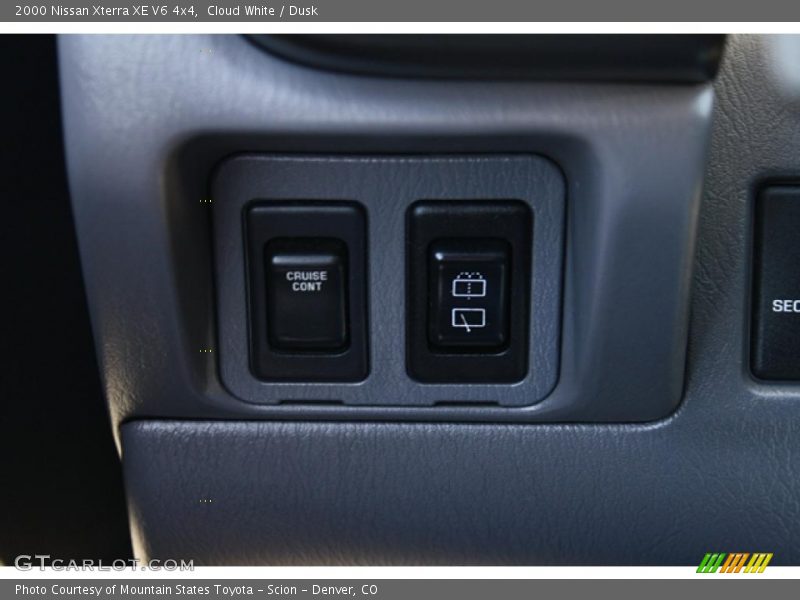 Cloud White / Dusk 2000 Nissan Xterra XE V6 4x4