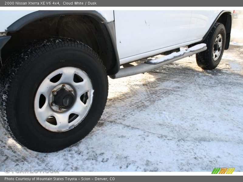 Cloud White / Dusk 2000 Nissan Xterra XE V6 4x4
