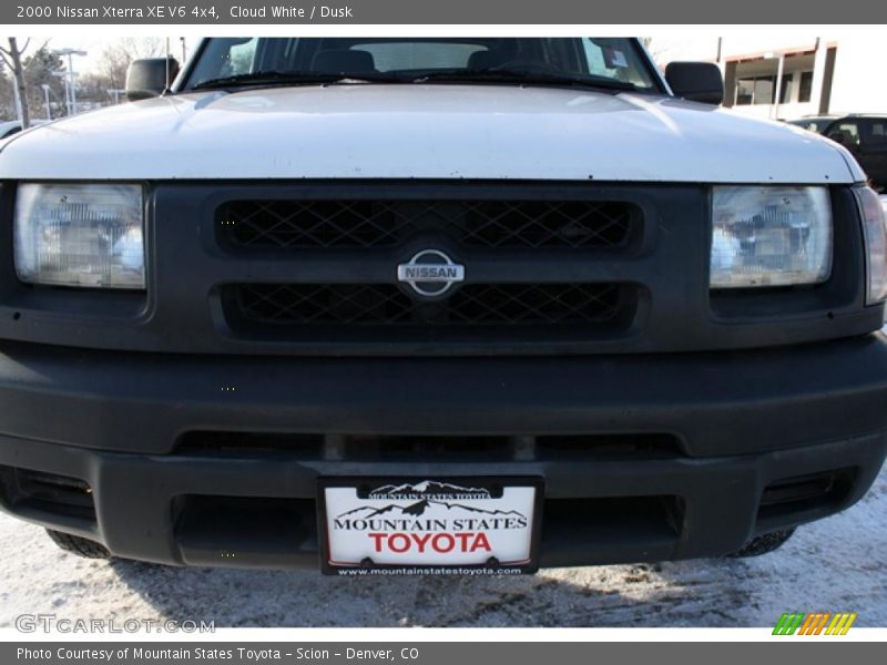 Cloud White / Dusk 2000 Nissan Xterra XE V6 4x4