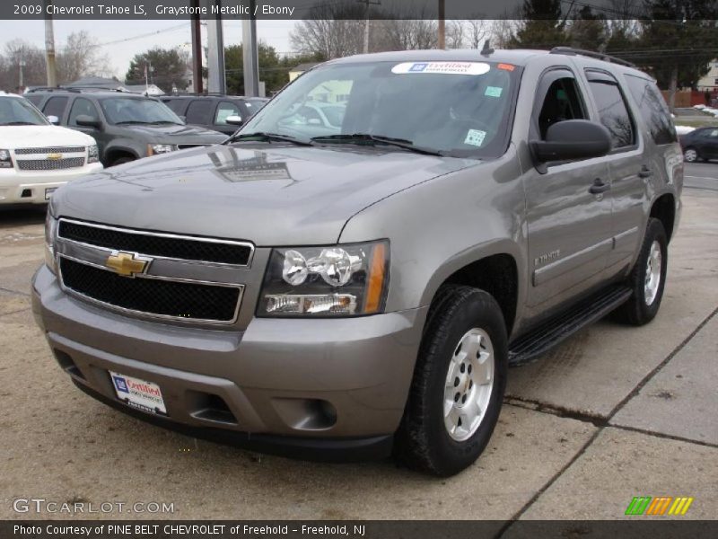 Front 3/4 View of 2009 Tahoe LS