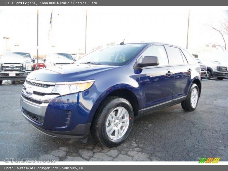 Front 3/4 View of 2011 Edge SE