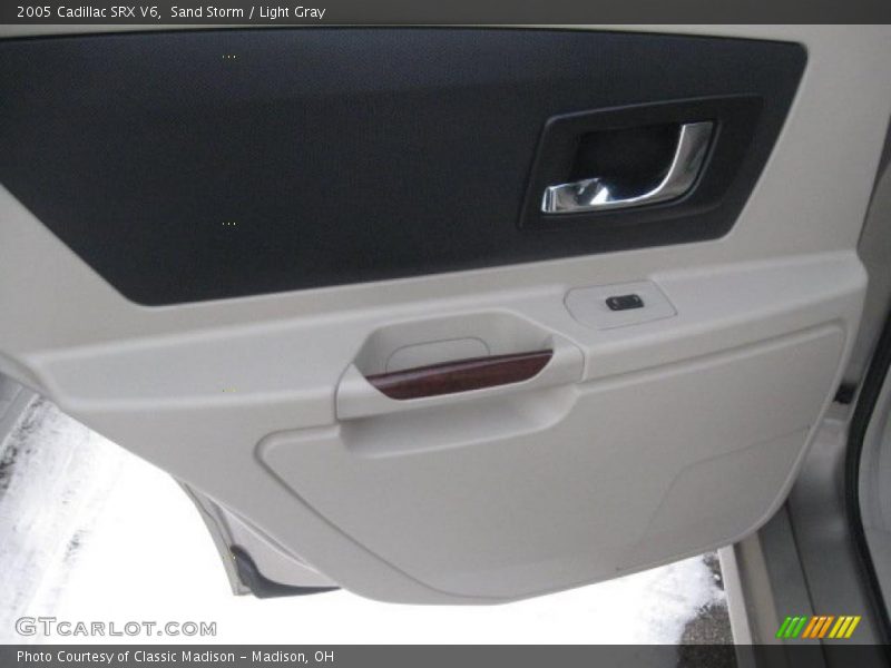 Sand Storm / Light Gray 2005 Cadillac SRX V6