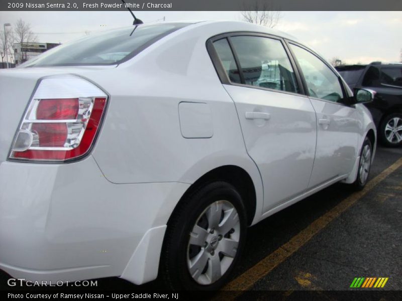 Fresh Powder White / Charcoal 2009 Nissan Sentra 2.0