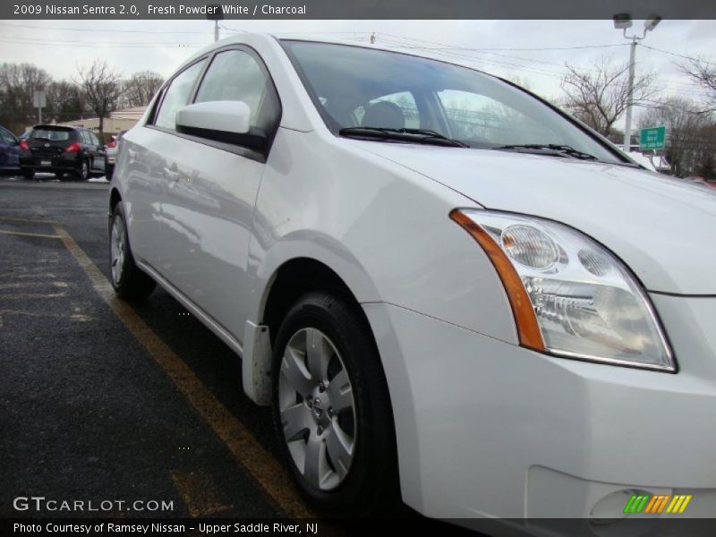 Fresh Powder White / Charcoal 2009 Nissan Sentra 2.0