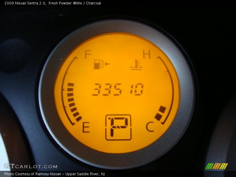 Fresh Powder White / Charcoal 2009 Nissan Sentra 2.0