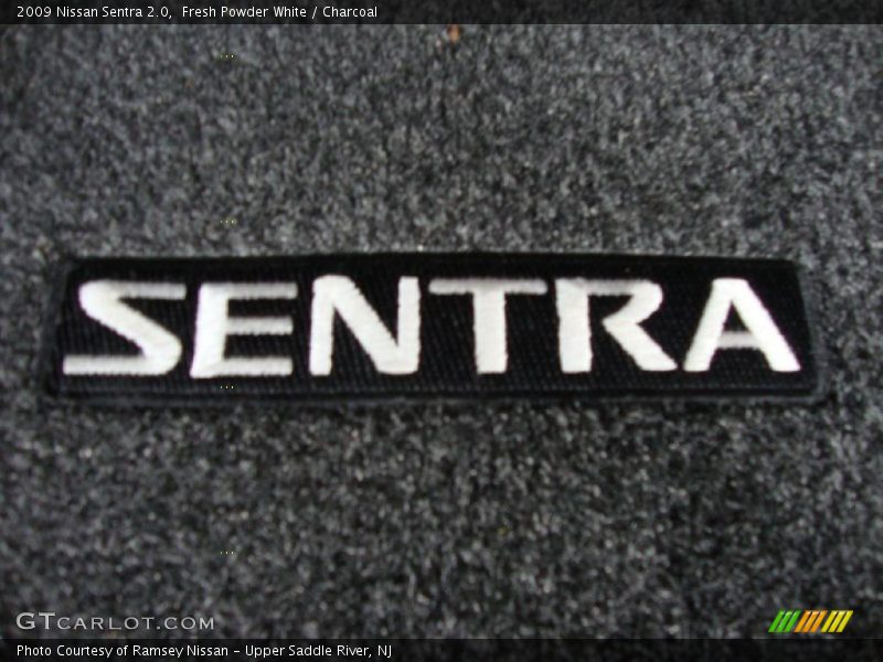 Fresh Powder White / Charcoal 2009 Nissan Sentra 2.0