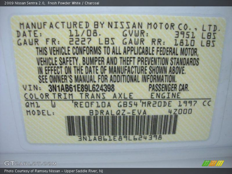 Fresh Powder White / Charcoal 2009 Nissan Sentra 2.0