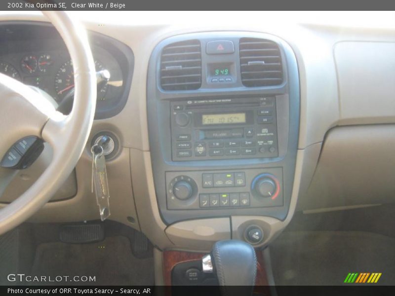 Clear White / Beige 2002 Kia Optima SE