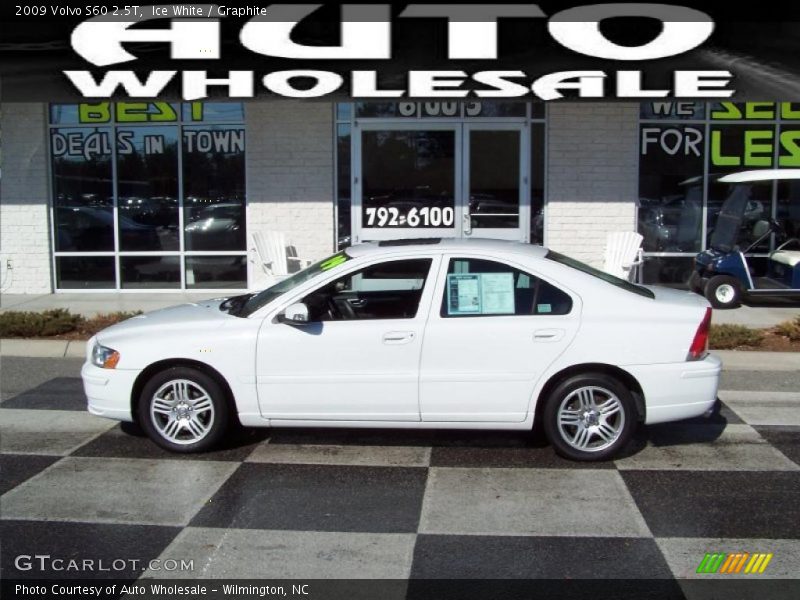 Ice White / Graphite 2009 Volvo S60 2.5T