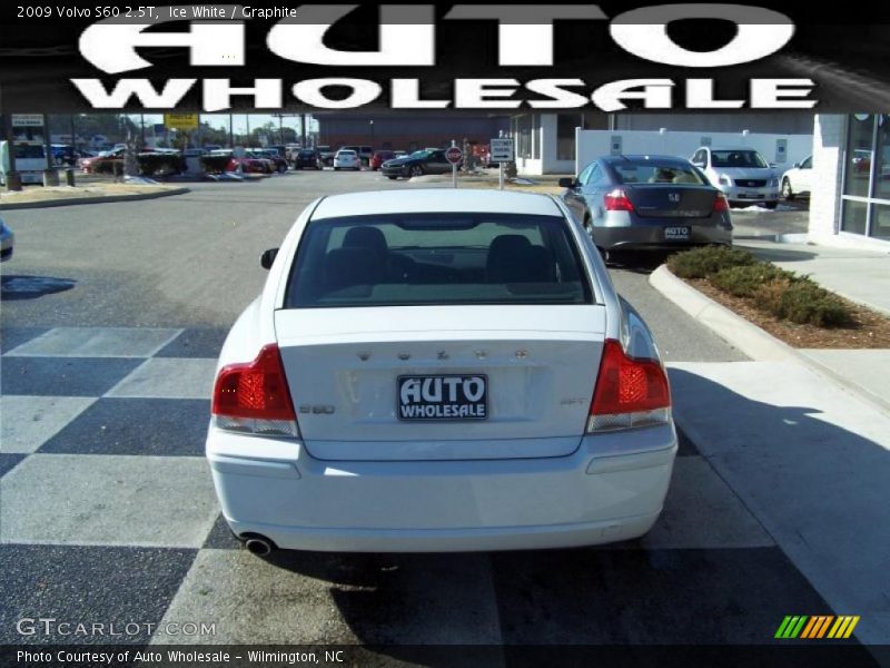 Ice White / Graphite 2009 Volvo S60 2.5T