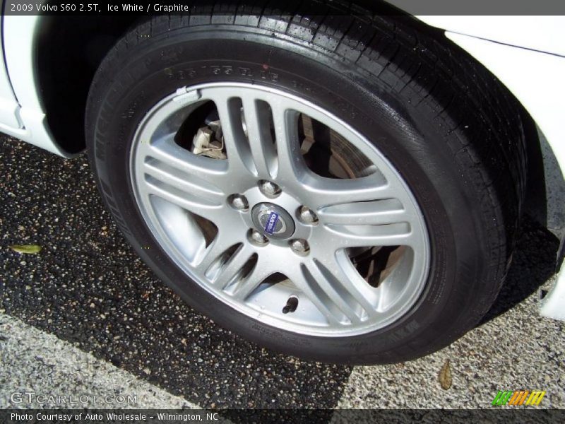 Ice White / Graphite 2009 Volvo S60 2.5T