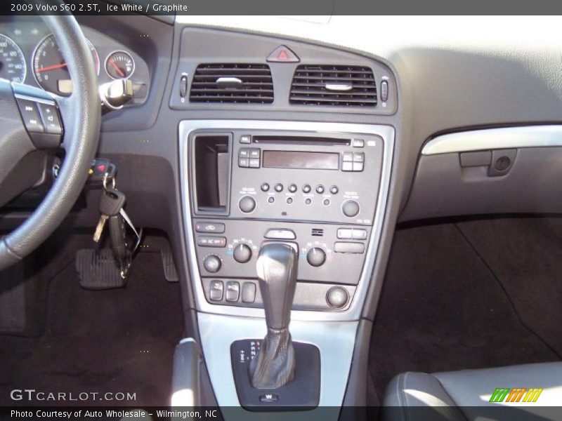 Ice White / Graphite 2009 Volvo S60 2.5T