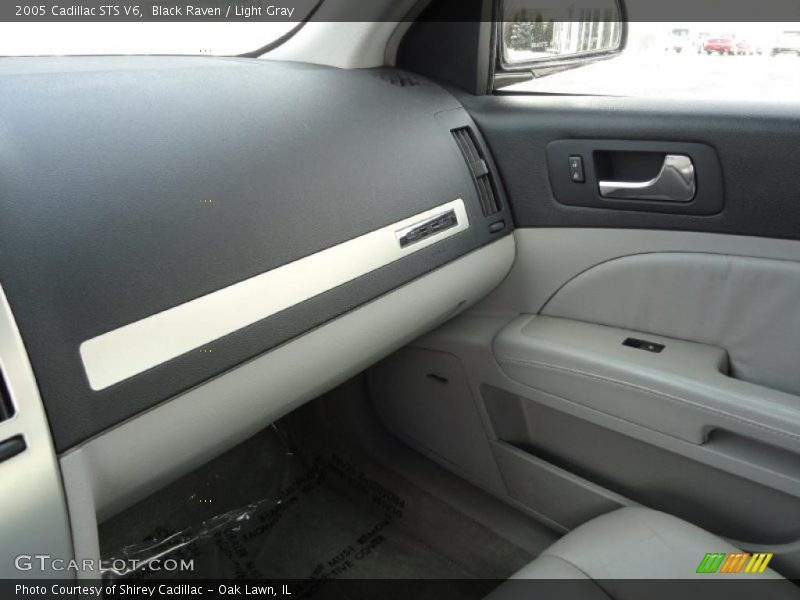 Black Raven / Light Gray 2005 Cadillac STS V6