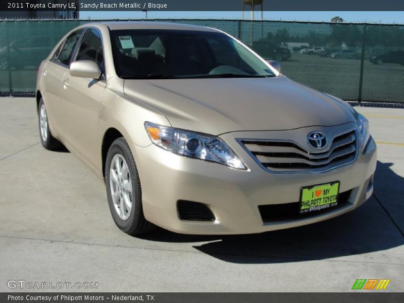 Front 3/4 View of 2011 Camry LE