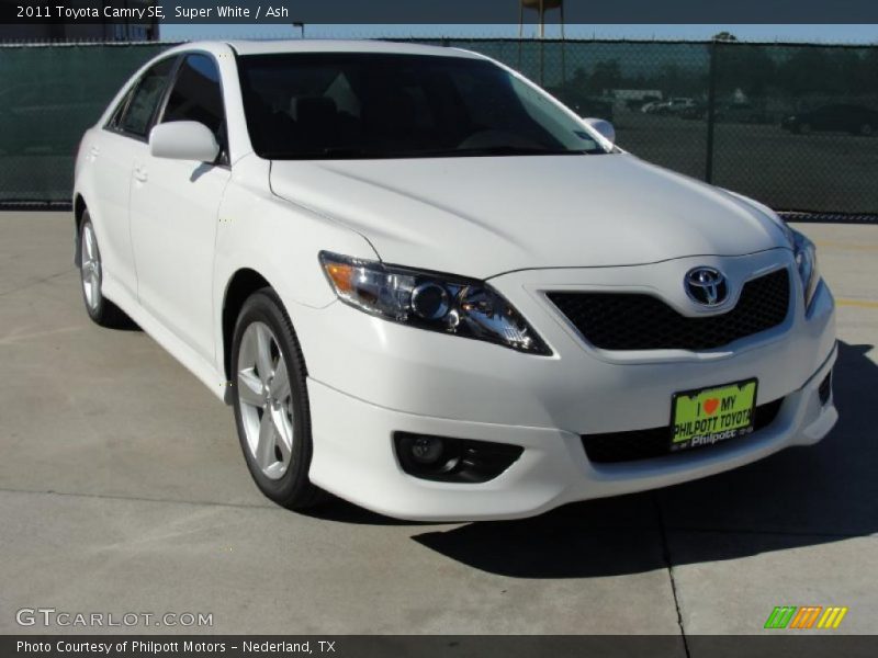 Super White / Ash 2011 Toyota Camry SE