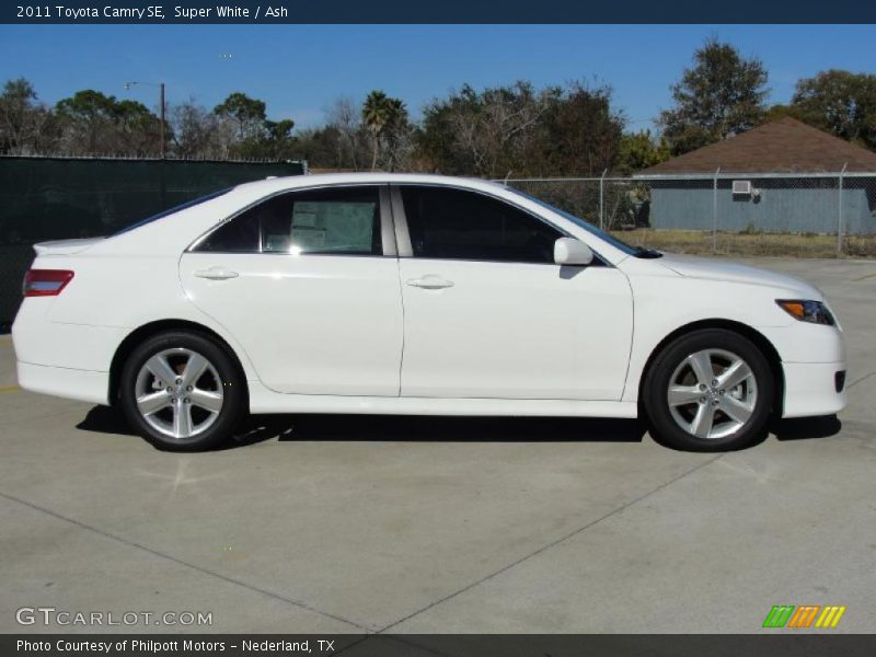 Super White / Ash 2011 Toyota Camry SE