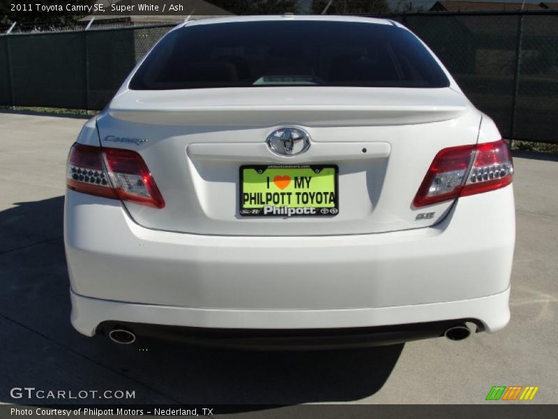 Super White / Ash 2011 Toyota Camry SE