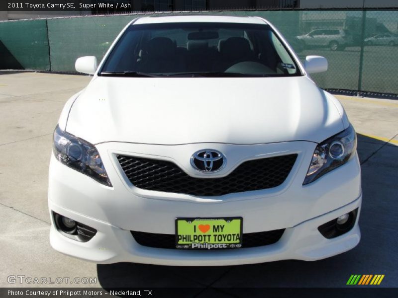 Super White / Ash 2011 Toyota Camry SE