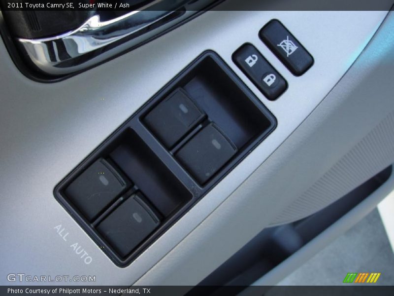 Super White / Ash 2011 Toyota Camry SE