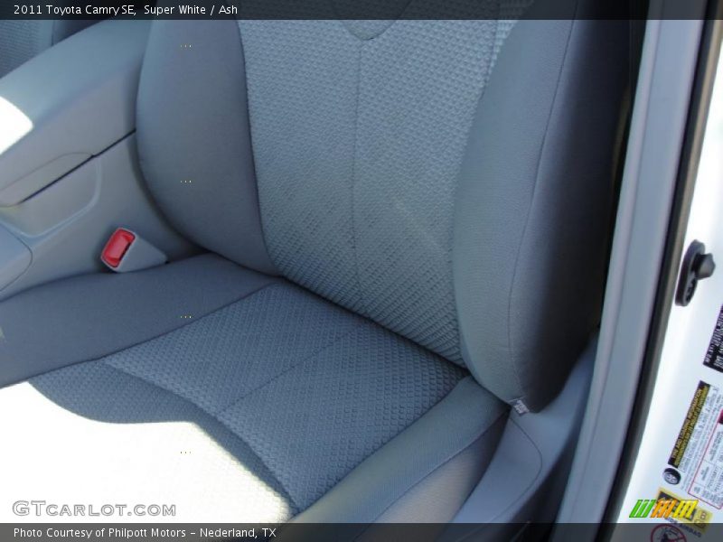 Super White / Ash 2011 Toyota Camry SE