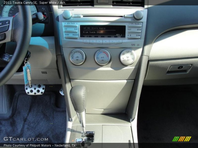 Super White / Ash 2011 Toyota Camry SE