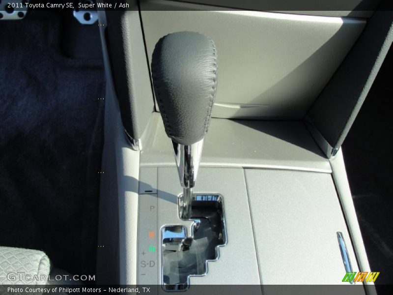 Super White / Ash 2011 Toyota Camry SE